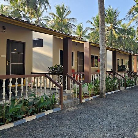 Coastline Beach Resort Perupalem المظهر الخارجي الصورة